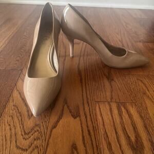 BCBG Paris Gaminkha Pump Women's 8.5 B Heels